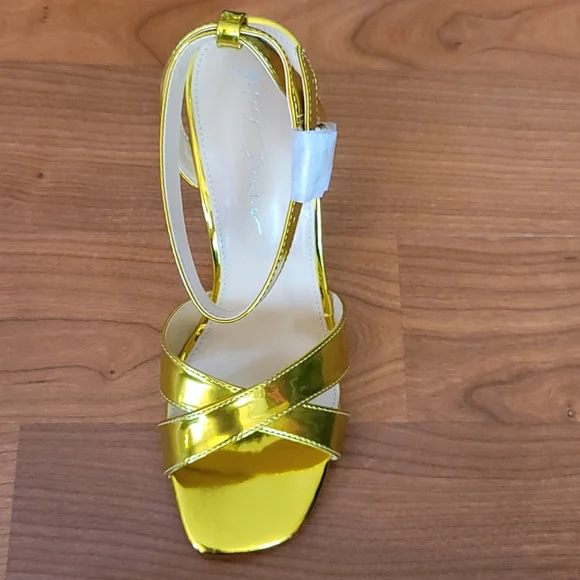 BETSEY JOHNSON Yellow Bell Sandal Size 7.5 - Picture 8 of 9